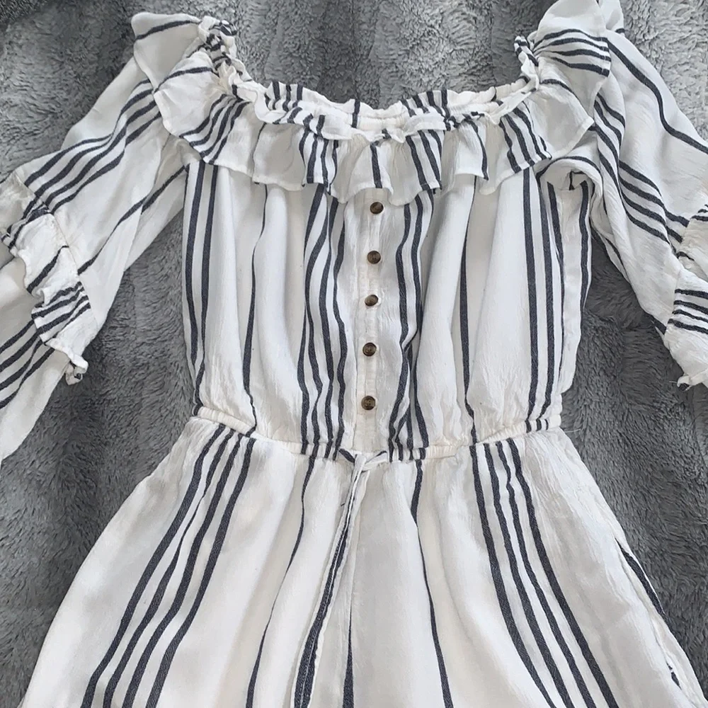 American Eagle XS Striped Ruffle Romper EUC Navy & White - Picture 15 of 15